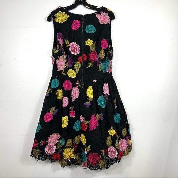 Alice & Olivia Floral Appliqué Embroidered Black Lace Fit and Flare Dress 10 - Picture 3 of 11